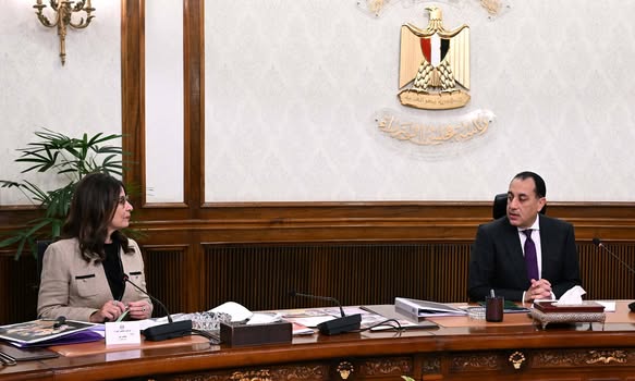 رئيس الوزراء: الثقافة أولوية للحكومة في بناء الإنسان المصري