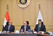 وزراء الاستثمار والصناعة والعمل يجتمعون مع المجلس التصديري للملابس الجاهزة لتعزيز تنافسية القطاع وزيادة الصادرات