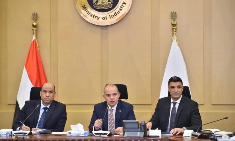 وزراء الاستثمار والصناعة والعمل يجتمعون مع المجلس التصديري للملابس الجاهزة لتعزيز تنافسية القطاع وزيادة الصادرات وزراء الاستثمار والصناعة والعمل يجتمعون مع المجلس التصديري للملابس الجاهزة لتعزيز تنافسية القطاع وزيادة الصادرات