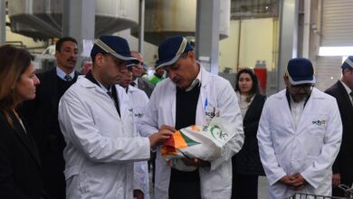 وزير العمل يختتم جولته بالجيزة بزيارة مصنع سكيب للدهانات