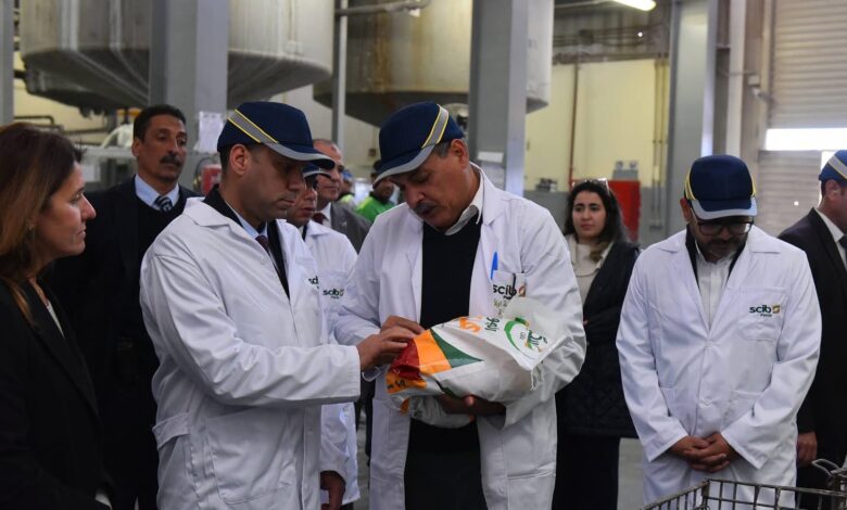 وزير العمل يختتم جولته بالجيزة بزيارة مصنع سكيب للدهانات وزير العمل يختتم جولته بالجيزة بزيارة مصنع سكيب للدهانات