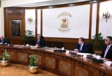 الحكومة والبنك المركزي يضعان خطة لتأمين النقد الأجنبي والسلع الأساسية ومستقبل الإنتاج