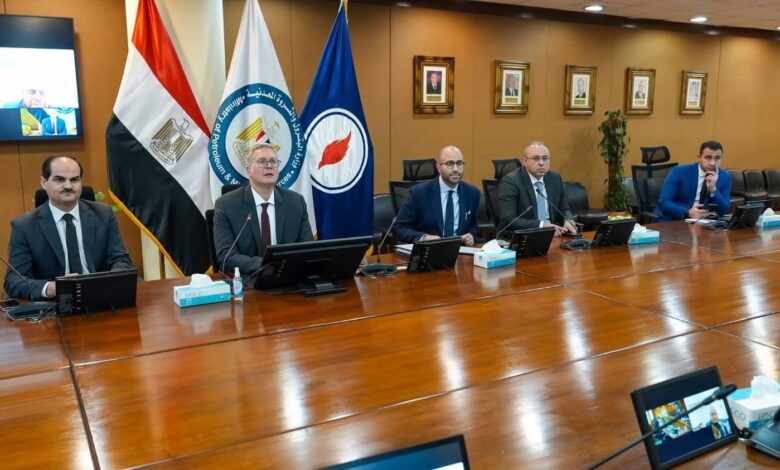 وزير البترول يبحث مع شيفرون تسريع اتفاقيات ربط حقل أفروديت القبرصي بمصر وزير البترول يبحث مع شيفرون تسريع اتفاقيات ربط حقل أفروديت القبرصي بمصر