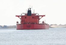 أسامة ربيع: انتظام حركة الملاحة في قناة السويس وعبور 56 سفينة 