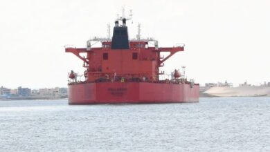 أسامة ربيع: انتظام حركة الملاحة في قناة السويس وعبور 56 سفينة 