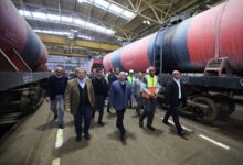 وزير النقل يتفقد ورش عربات جبل الزيتون بالإسكندرية ويؤكد: تعظيم نقل البضائع بالقطارات أولوية استراتيجية