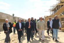نائب وزيرة الإسكان يتفقد مشروعات الصرف الصحي بمحافظة المنيا