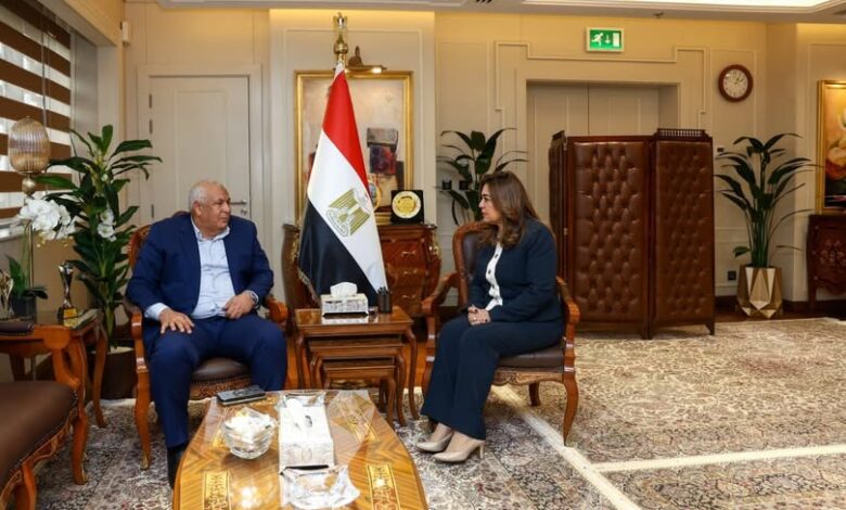 وزيرة التنمية المحلية تبحث مع محافظ مطروح التصدي لمخالفات البناء وتقنين أراضي الدولة وزيرة التنمية المحلية تبحث مع محافظ مطروح التصدي لمخالفات البناء وتقنين أراضي الدولة